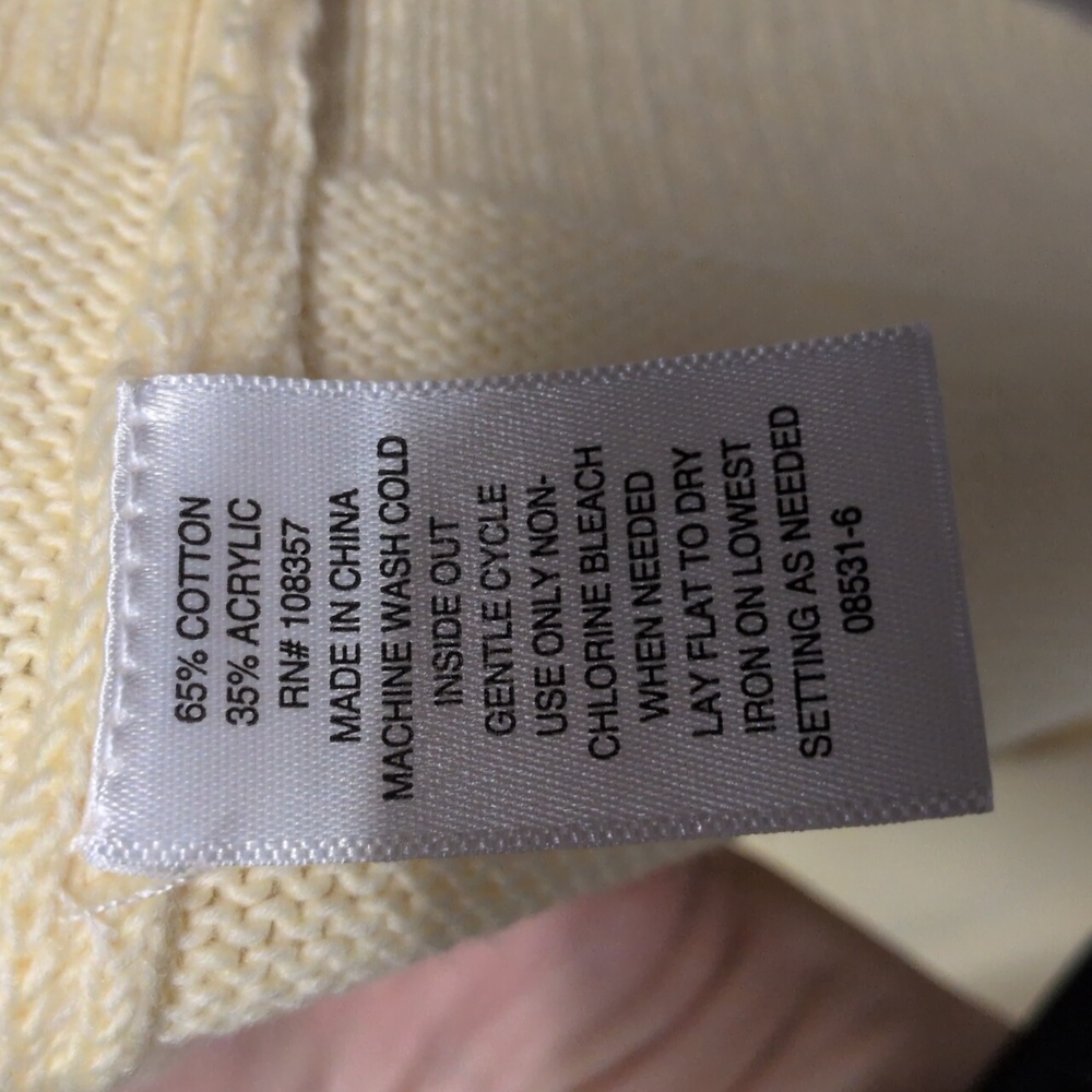 a.n.a Women's Butter Yellow V-Neck Sweater Loose Fit Size Small NWOT, Soft Girl - Picture 4 of 5